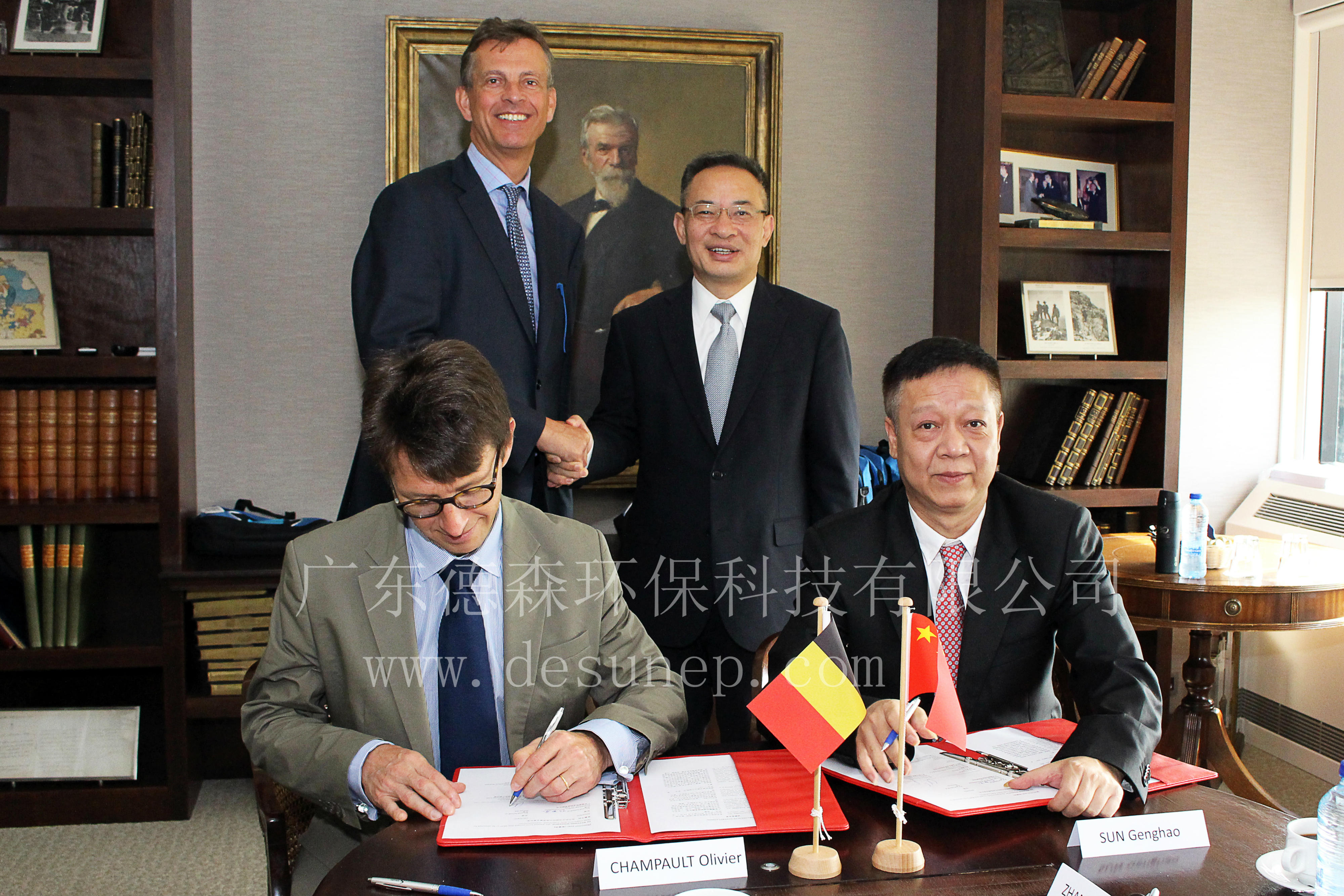 魯廳長見證德森與索爾維簽訂合作戰(zhàn)略.jpg